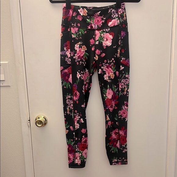 Victoria's Secret Pants - Victoria’s Secret Floral Print Leggings